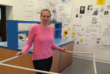 Fyziku učí jinak, s brčkem a modelínou