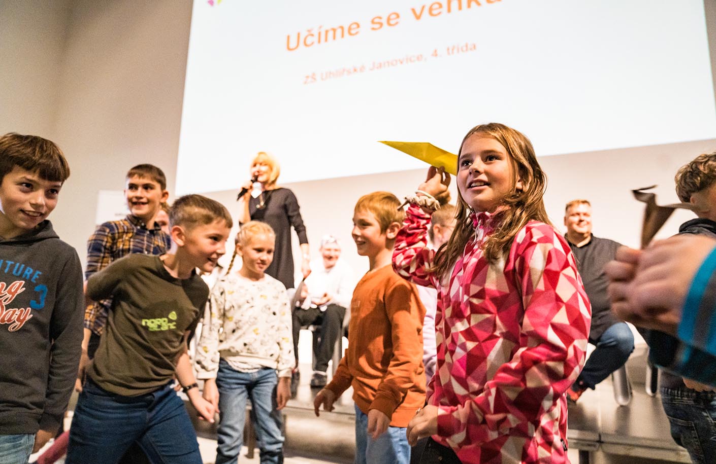 Děti z Kutnohorska vyslaly do sálu vlaštovky s přáním.